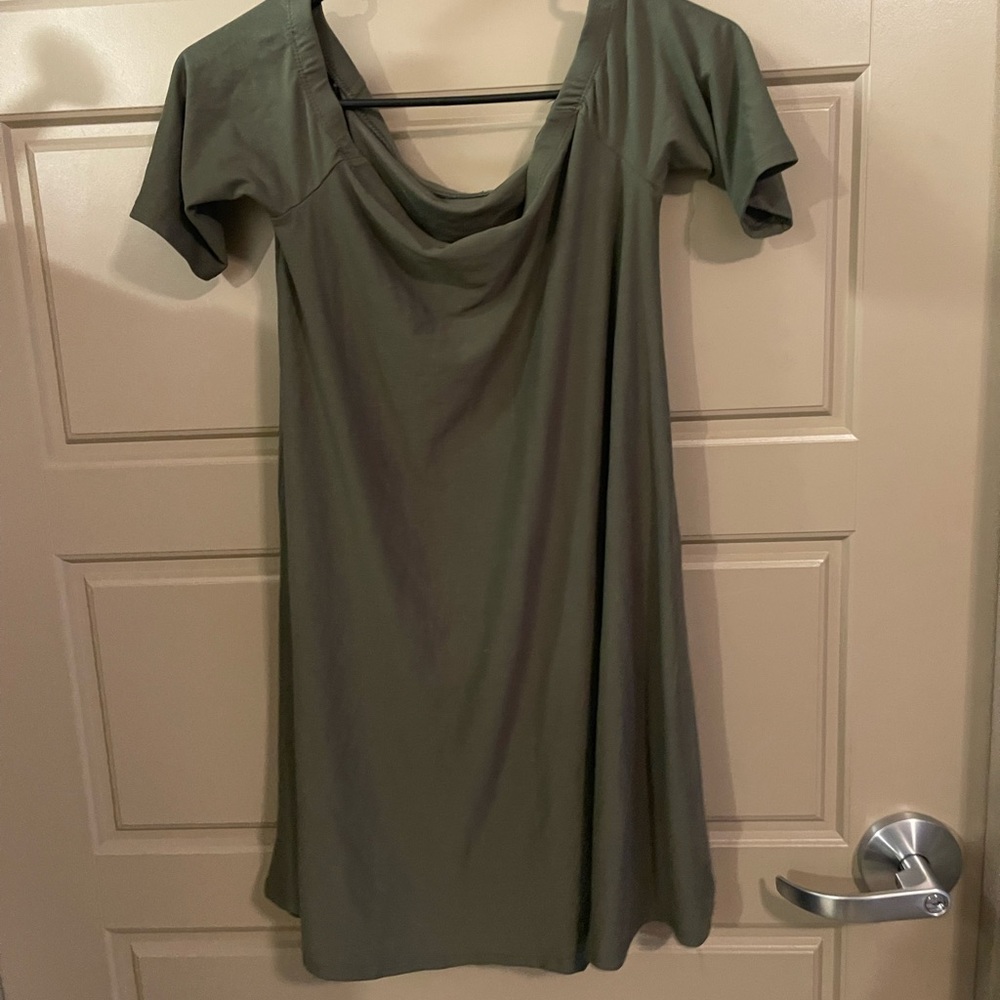 Dark green off the shoulders short dress
